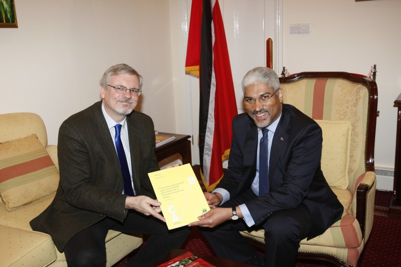 The GFEI is working with SIDS on fuel economy. Lew Fulton of GFEI partner UC Davis briefs Trinidad and Tobago High Commissioner Garvin Nicholas